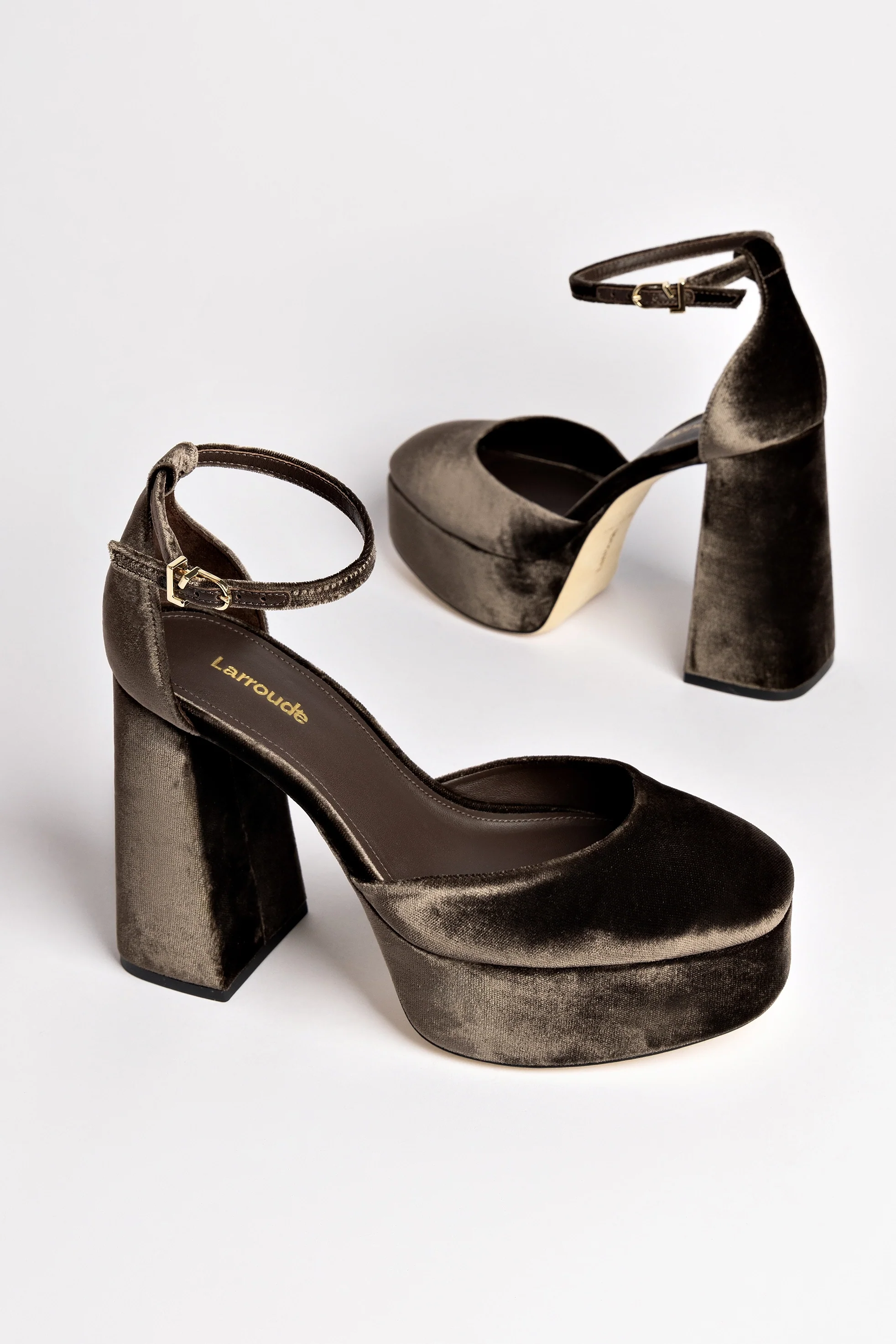 Ari Pump In Expresso Velvet - Image 6